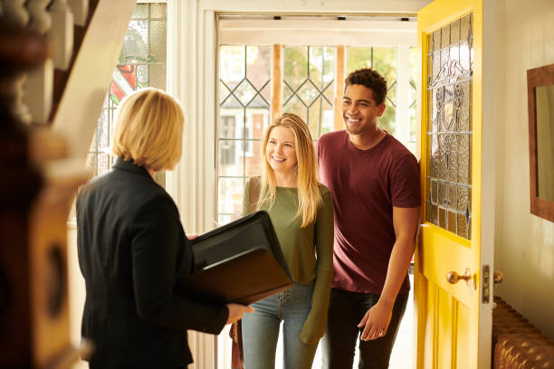 istock house hunting couple 1286397534