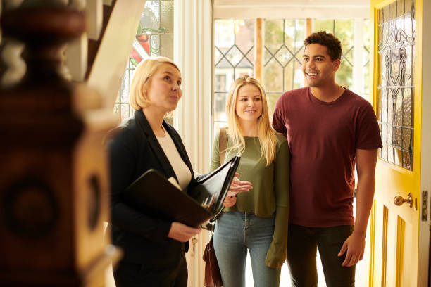 istock estate agent showing a home 1286397950