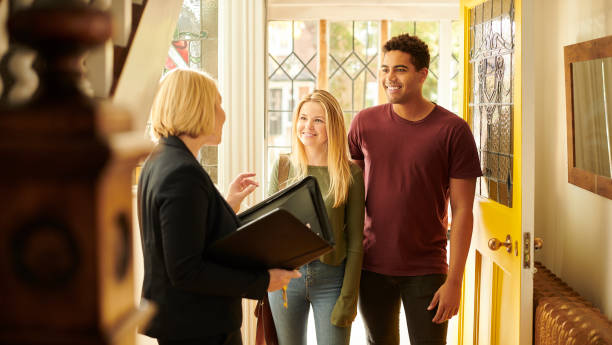 istock house hunting couple 1286397982