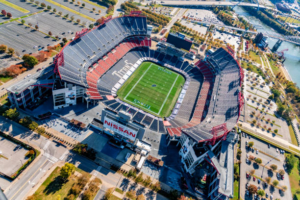 nad stadionem nissana w nashville - coliseum zdjęcia i obrazy z banku zdjęć