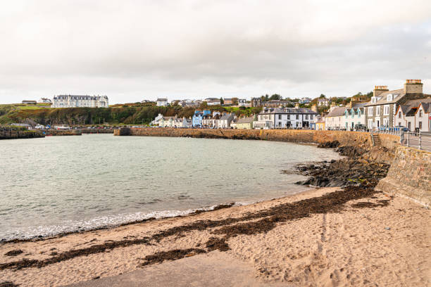 鎮和海灘的景色， 派翠克港， 鄧弗裡斯和加洛韋， 蘇格蘭 - dumfries 個照片及圖片檔