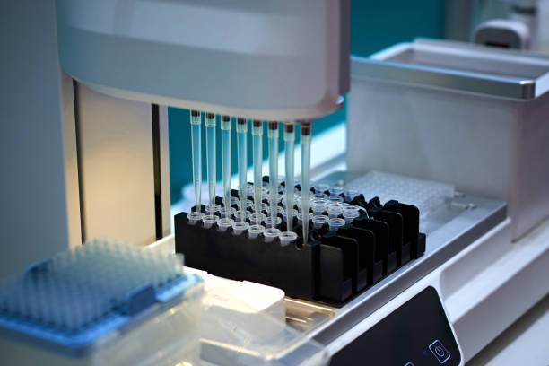 1,100+ Vaccine Assembly Line Stock Photos, Pictures & Royalty-Free ...