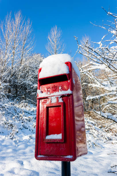 istock Traditional red postbox in the snow 1286545873