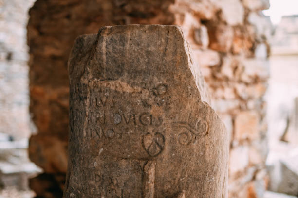 istock Heart Sign on the Ancient Column 1286578311