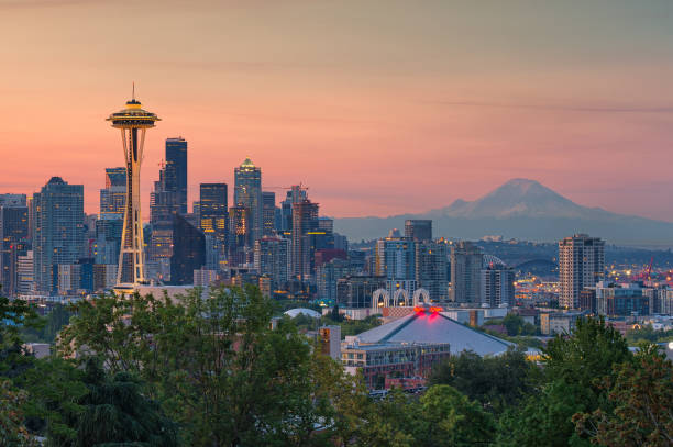 シアトル アット ドーン - seattle skyline mt rainier space needle ストックフォトと画像