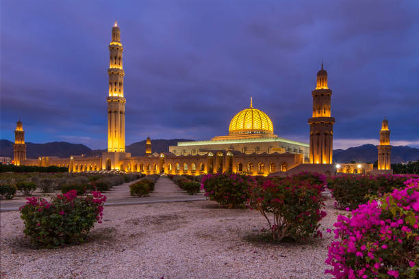 スルタンカブースグランドモスク、ブーシャー、オマーンのスルタン。 - oman greater masqat mosque al khuwair mosque ストックフォトと画像