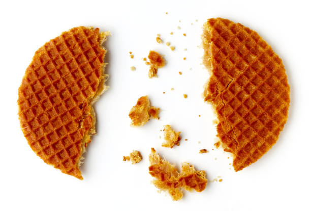 nederlandse karamelwafel geïsoleerd op wit, van bovenaf - stroopwafel stockfoto's en -beelden