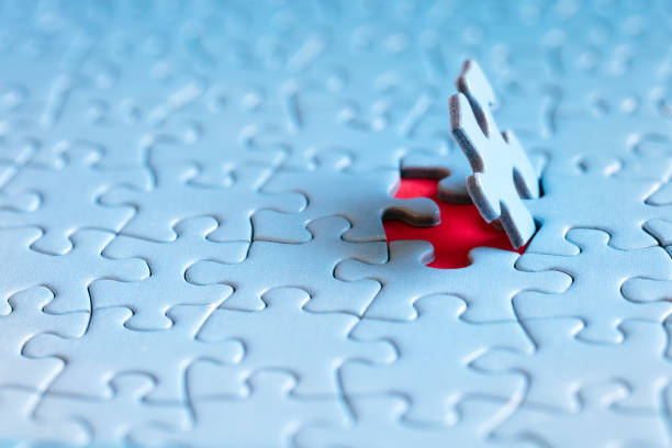 솔루션 및 완성을위한 직소 퍼즐 개념의 마지막 조각 - jigsaw puzzle jigsaw piece organization puzzle ��뉴스 사진 이미지