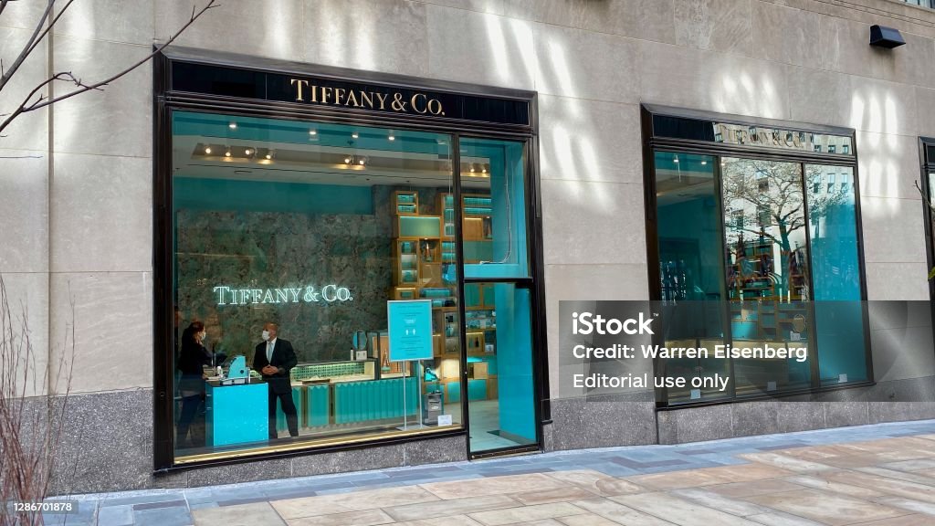Tiffany Co Stock Photo - Download Image Now - Tiffany & Co, Jewelry, Retail  - iStock