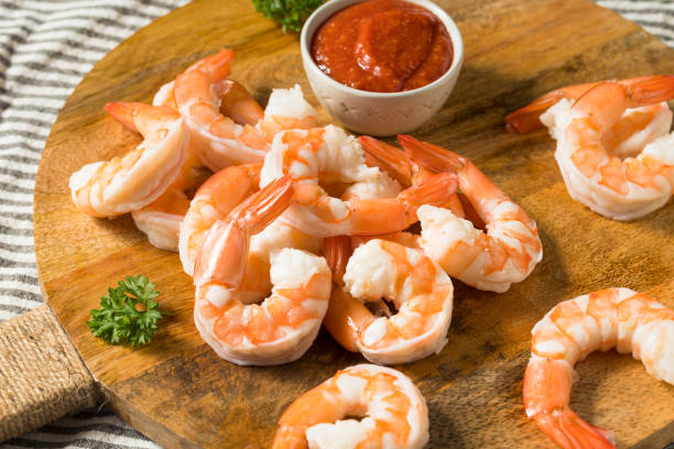 homemade boiled shrimp appetizer - cocktail sauce imagens e fotografias de stock