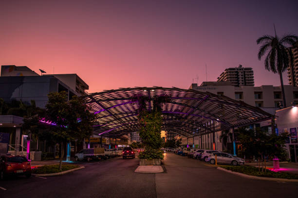 darwin cbd sonnenuntergang - darwin northern territory australia sunset stock-fotos und bilder