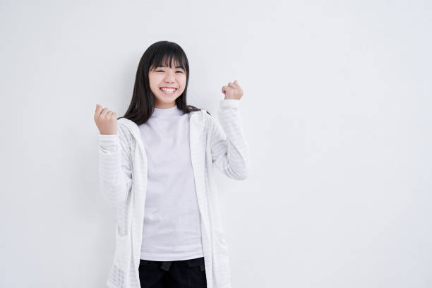 японские школьницы позируют на белом фоне - japanese girl стоковые фото и изображения
