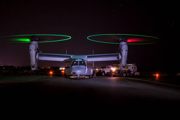 corpo de fuzileiros navais dos eua osprey mv-22 no aeroporto bishop (kbih) - v22 - fotografias e filmes do acervo