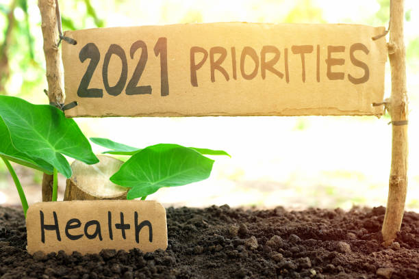 2021 prioritäten banner in natürlichen hintergrund. neujahr 2021 setzt gesundheit als priorität und zielkonzept. - condition optimal text healthy lifestyle stock-fotos und bilder