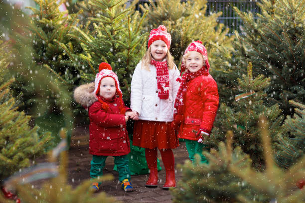 istock Kids buying Christmas tree 1286817237