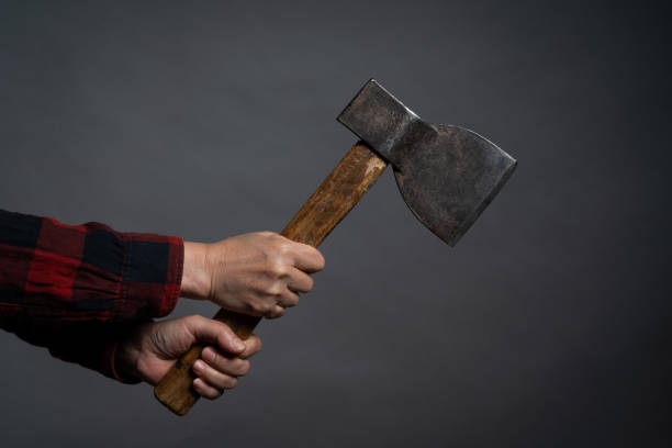 mano che tiene un'ascia - hammer isolated human arm holding foto e immagini stock