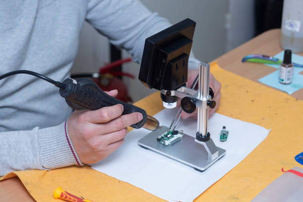 istock repair of electronic components 1286861026