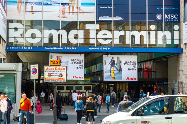 wejście do roma termini, główny dworzec kolejowy w rzymie, włochy - roma termini zdjęcia i obrazy z banku zdjęć