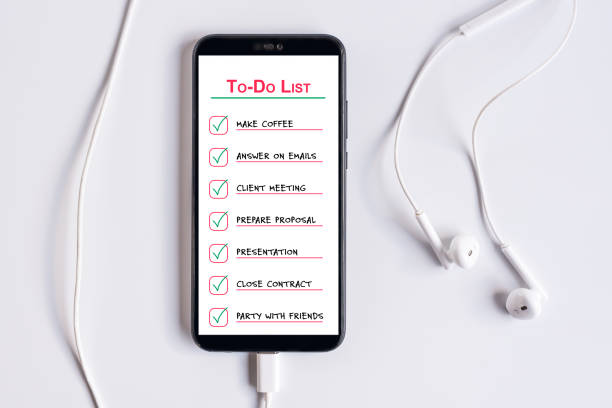毎日のto doリストを持つスマートフォン - digital photography ストックフォトと画像