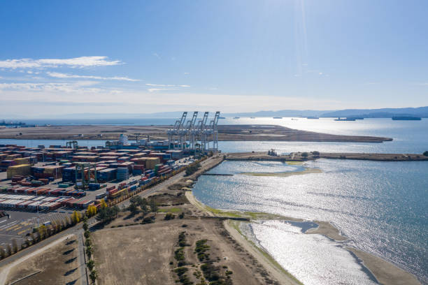 vue aérienne du port d’oakland - port of oakland photos et images de collection
