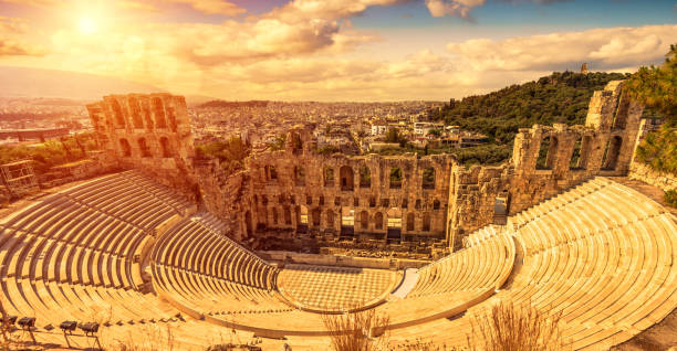 일몰에 영웅 드 아티커스의 오데온의 파노라마, 아테네, 그리스 - herodes atticus 뉴스 사진 이미지
