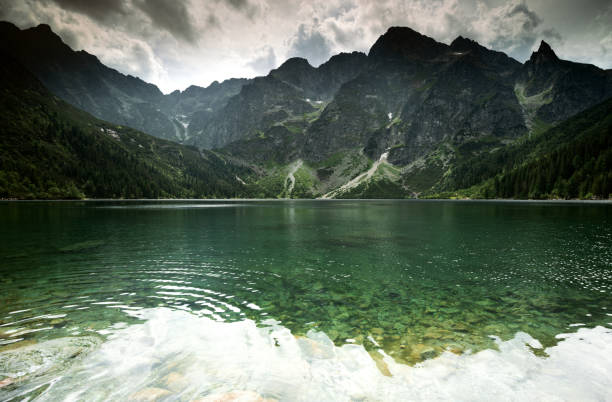 lago, montanhas - tatra mountains zakopane lake mountain - fotografias e filmes do acervo