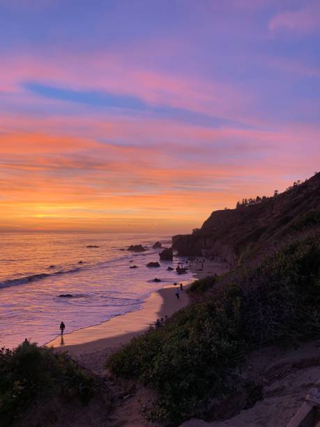 malibu sunset - horizon over water malibu california usa imagens e fotografias de stock