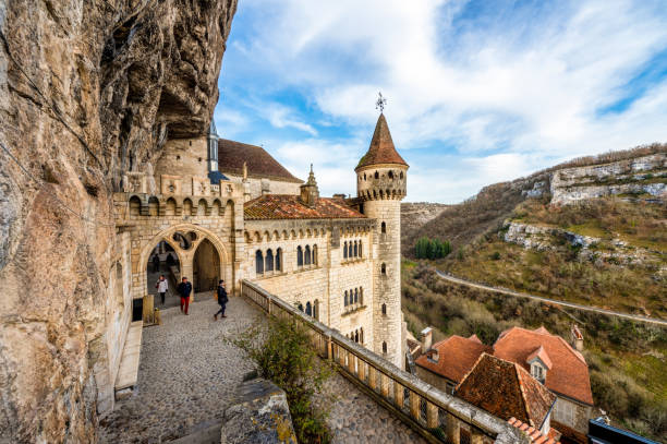 stone walls of historic basilica of st-sauveur blend into the cliff in rocamadour, france - european culture spirituality traditional culture famous place imagens e fotografias de stock