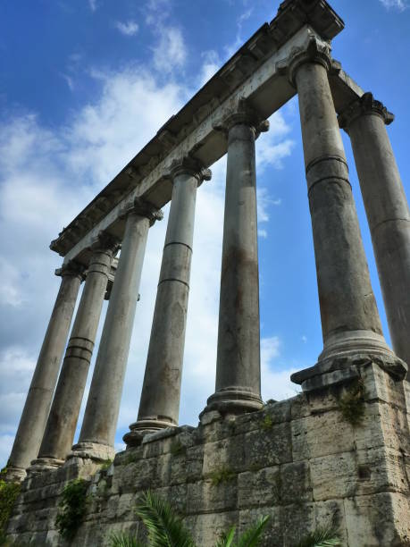 il tempio di saturno, foro romano, roma, italia - tempio di saturno foto e immagini stock