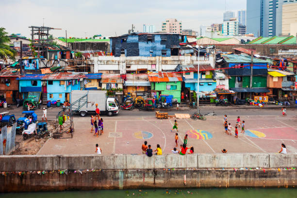 bairro favela da cidade de manila, filipinas - manila apartment poverty slum - fotografias e filmes do acervo