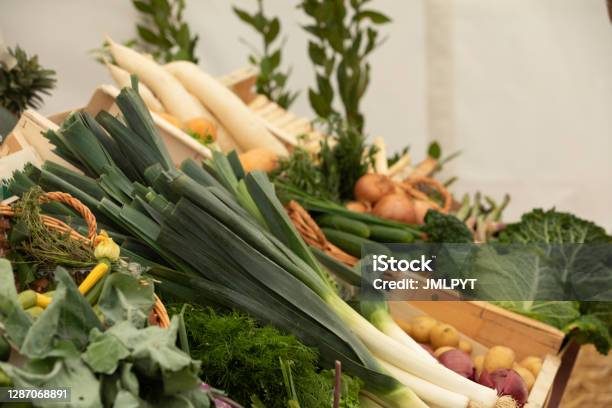View Of A Market Stall With Vegetables Stock Photo - Download Image Now - Convenience Store, Organic, Vegetable