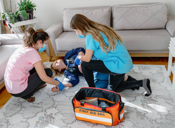 istock Paramedics give first aid to an unconscious elderly woman 1287069893