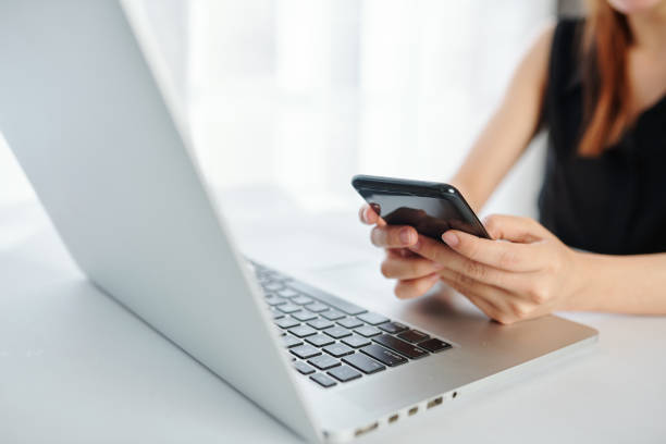 istock Texting busiesswoman 1287186056