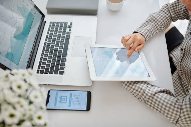 istock Businesswoman analyzing sales 1287186068
