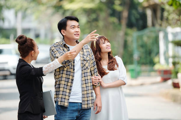 istock Showing houses to customers 1287190623