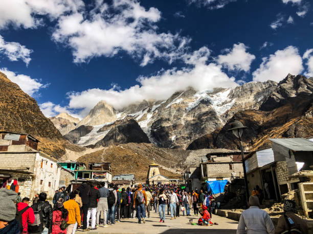 schöne tempel klicken kedarnath uttarakhand indien - svaneti stock-fotos und bilder