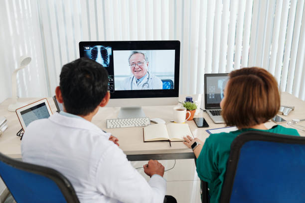 istock Online conference with experienced pulmonologist 1287191864