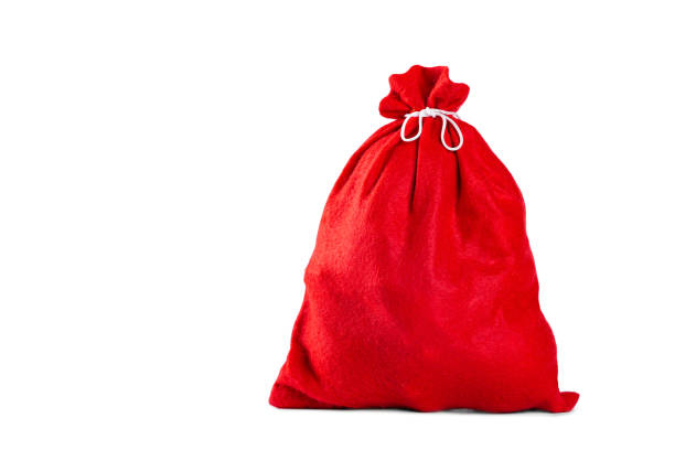 sac cadeau rouge avec des cadeaux. - sac de jute photos et images de collection