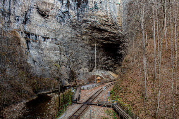 parque estatal del túnel natural en virginia - natural tunnel state park fotografías e imágenes de stock