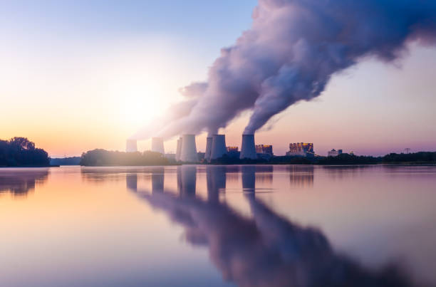 centrale a carbone al tramonto - coal fired power station foto e immagini stock