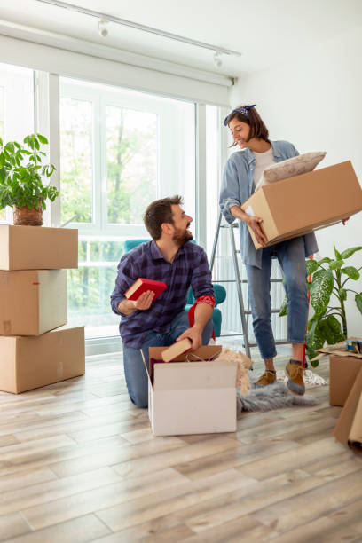 istock Couple moving in together 1287234200