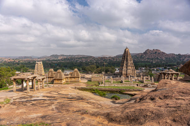 スリ・ヴィルパクシャ寺院の複合施設、ハンピ、カルナータカ、インド。 - virupaksha ストックフォトと画像