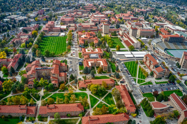 vista aérea da universidade do colorado em boulder - university of colorado - fotografias e filmes do acervo