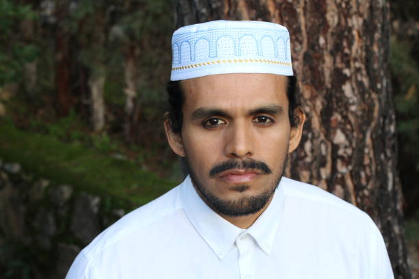 istock Man wearing embroidery pray skull cap 1287293968