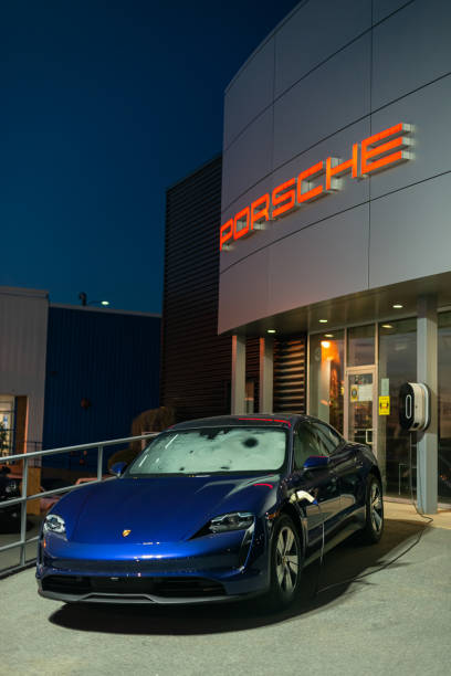 porsche taycan 4s electric car - editorial maritime provinces canada night imagens e fotografias de stock