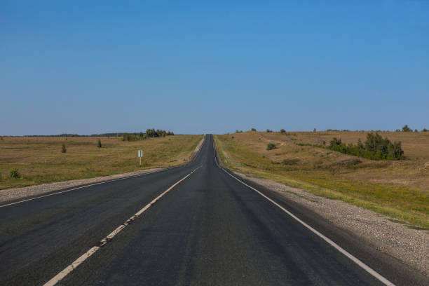 istock road sent to distance to horizon 1287311568