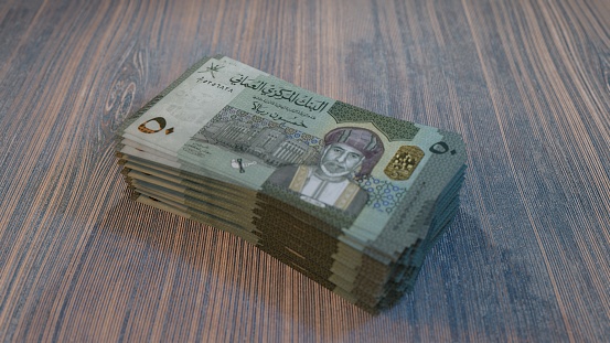 Oman 50 rials pile