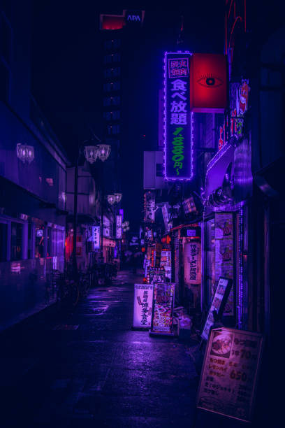 rainy night in shinjuku tokyo japan - architecture travel destinations vertical outdoors imagens e fotografias de stock