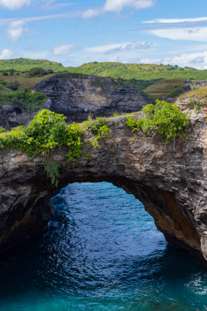 istock broken beach nusa penida bali indonesia 1287346915