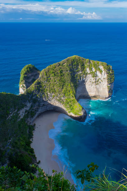 istock pinky beach nusa penida bali 1287354539